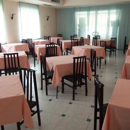 Hotel Silvia Viserbella di Rimini ภายนอก รูปภาพ