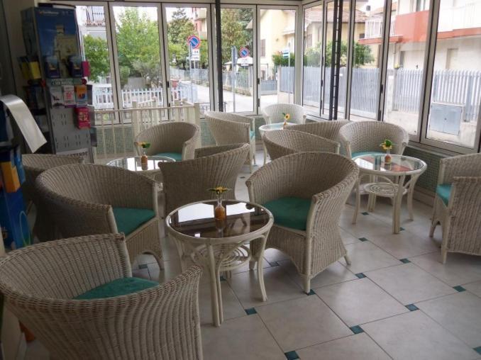 Hotel Silvia Viserbella di Rimini ภายนอก รูปภาพ